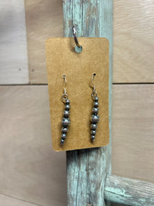 Simple Graduated Navajo Pearl Earrings